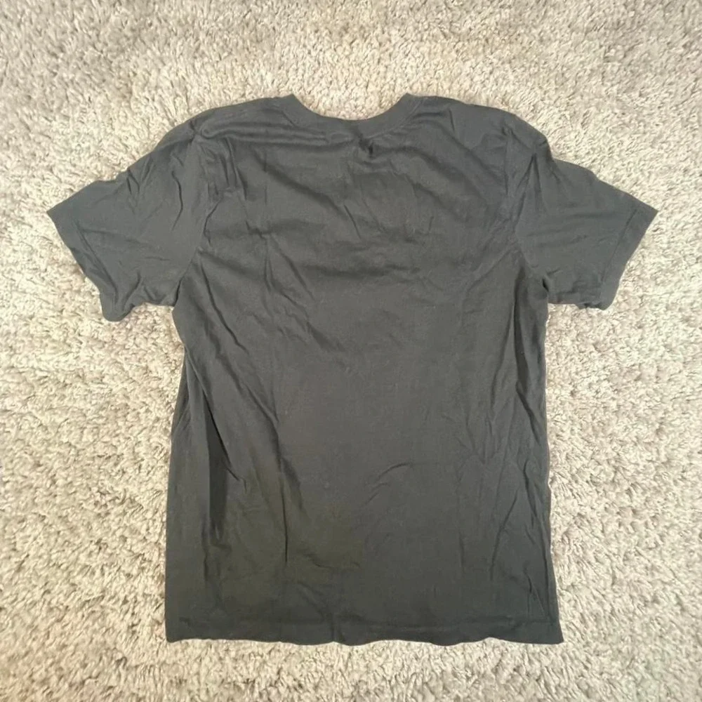 Nike Air Force One black‎ and red graphic tee